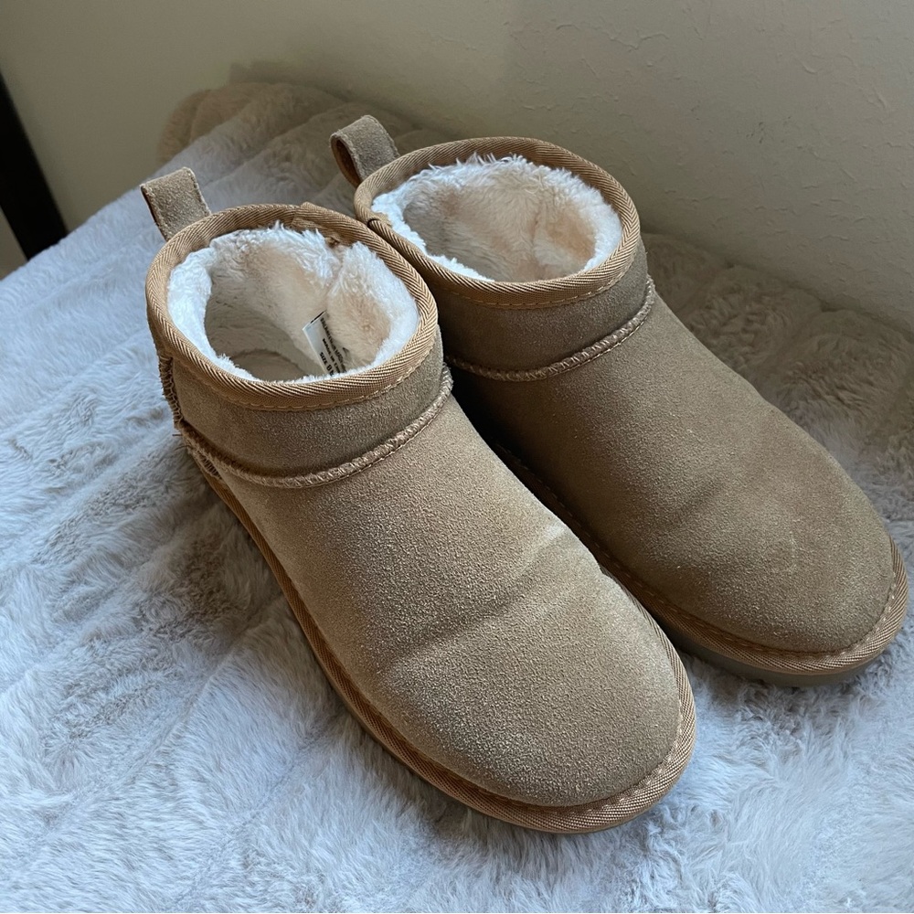 Cushionaire women’s size 8 cozy platform shoes